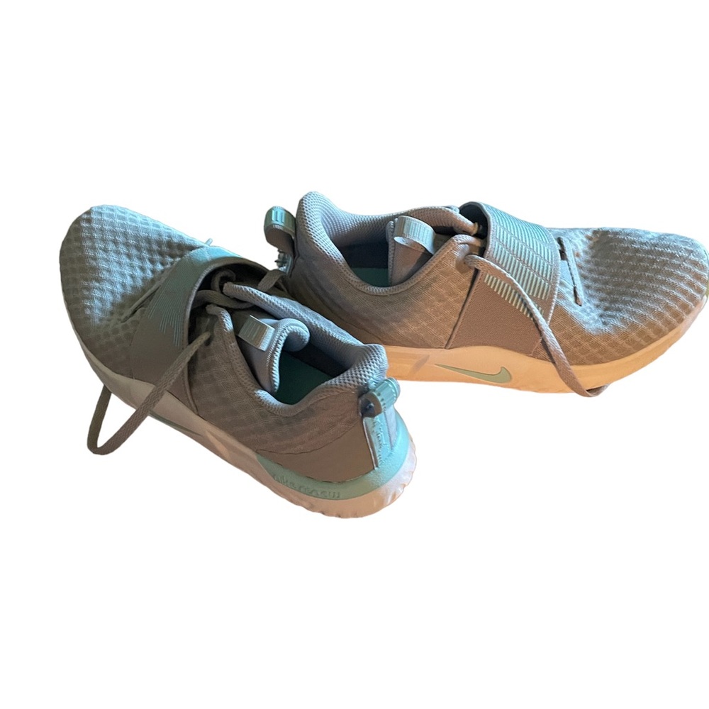Nike sporty running memory foam shoes